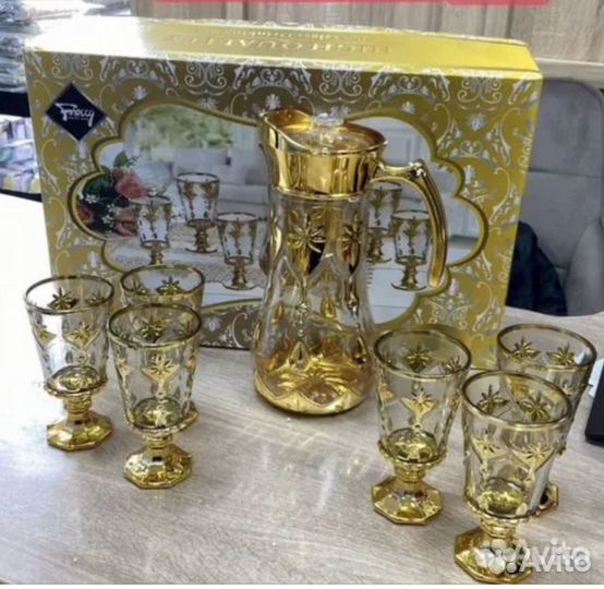 Графин с фужерами