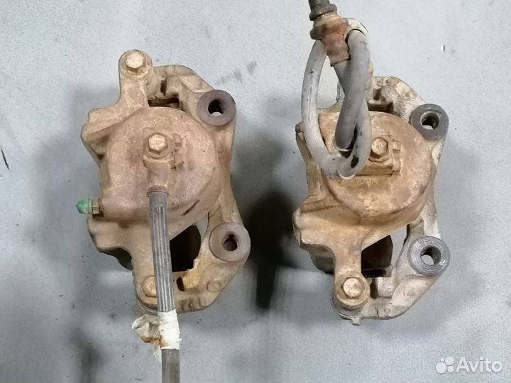 Суппорт передний Nissan Bluebird CD20 2.0 1983-90