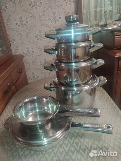 Набор кастрюль