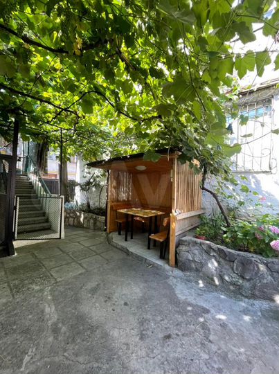 Комната 20 м² в 3-к., 2/2 эт.