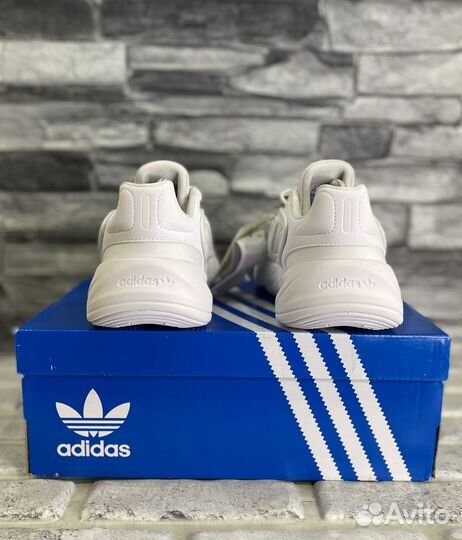 Кроссовки adidas Ozelia