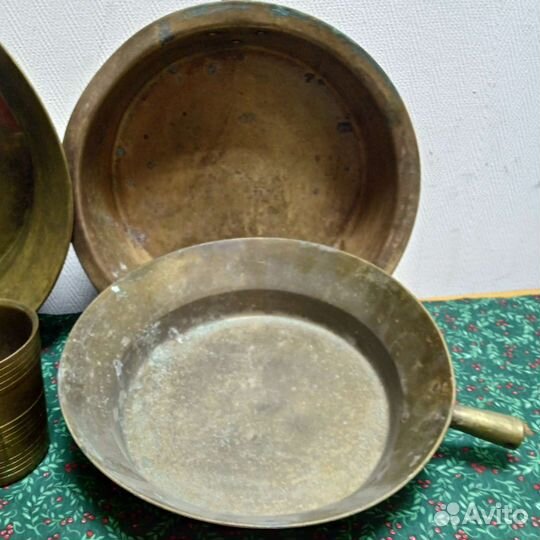 Медные тазы и сковородки, ступка