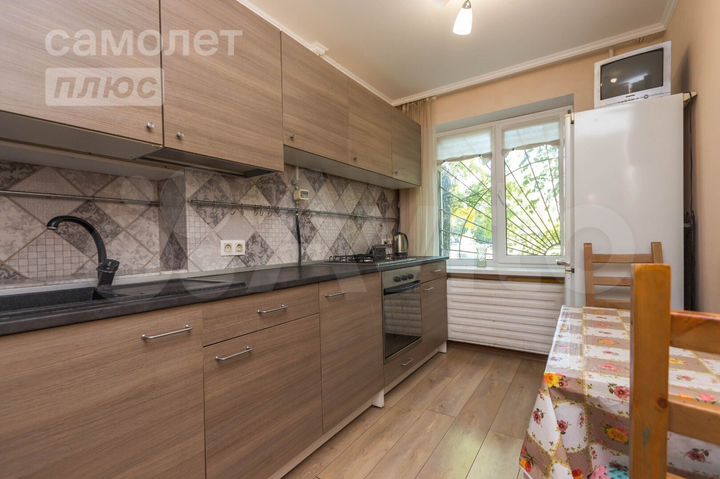 4-к. квартира, 74 м², 1/9 эт.