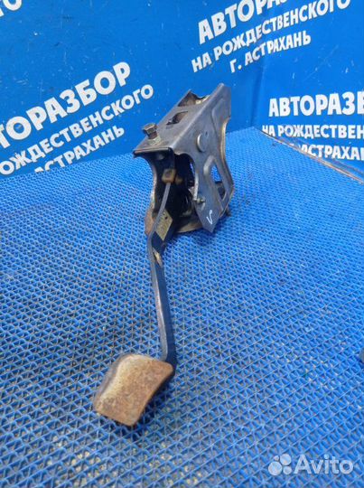 Педаль сцепления Nissan Primera P11 универсал GA16