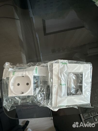 Розетка электрическая Schneider Electric unica MGU