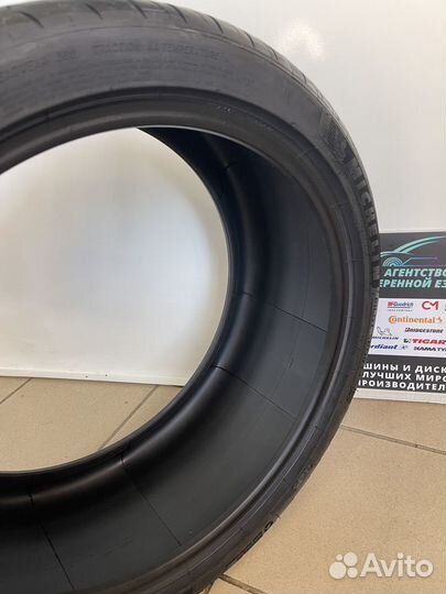 Michelin Pilot Sport 4 S 245/30 R20 90Y