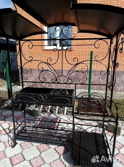 Мангал с крышей
