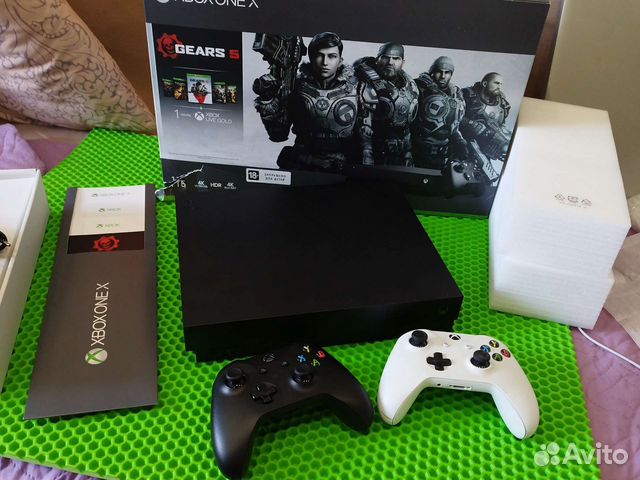 XBox One X (1TB) в Коробке