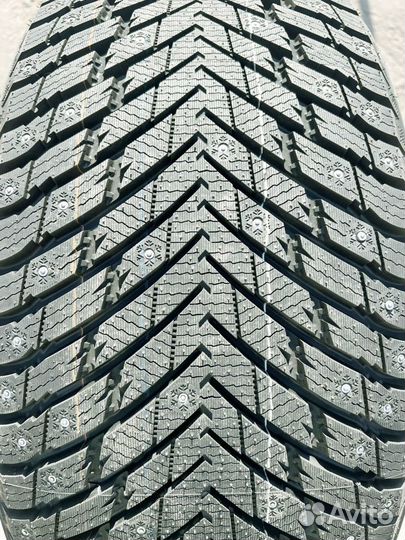 Grenlander Icedefensor Stud II 245/45 R18 81T