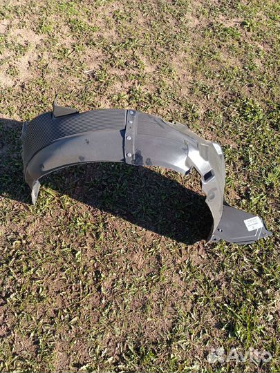 Передний правый подкрылок Kia Rio 3