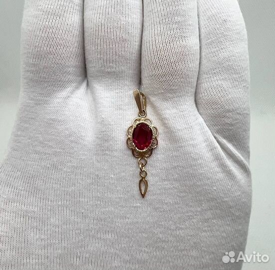 Золотая подвеска советская с рубином