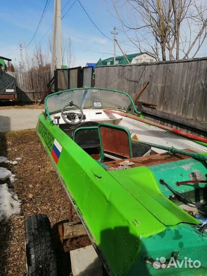 Моторная лодка с мотором