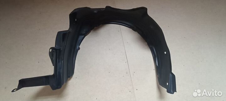 Подкрылок правый Тойота вв, решётка радиатора