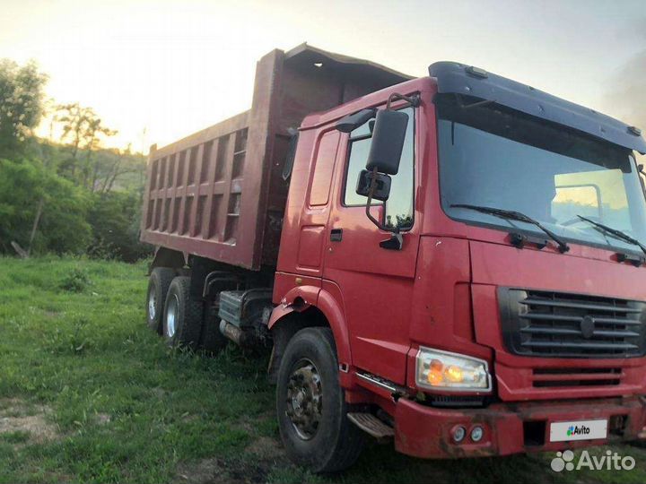Sinotruk ZZ3251C, 2011