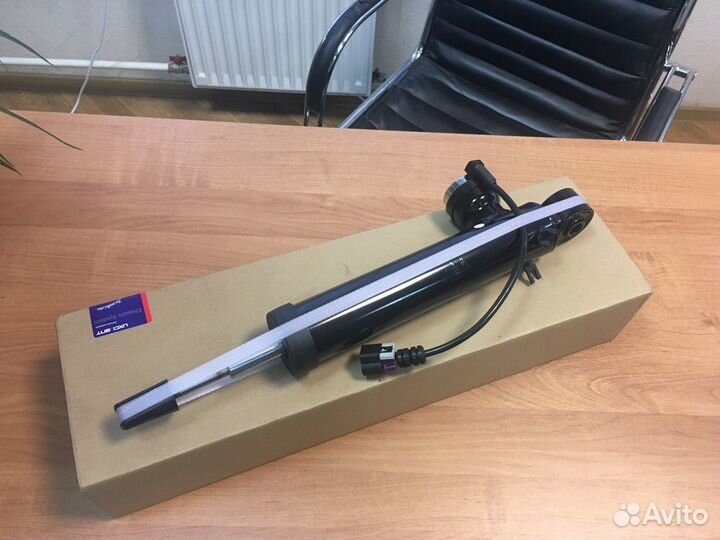 Амортизатор задний Cadillac SRX 2010-2016 LH