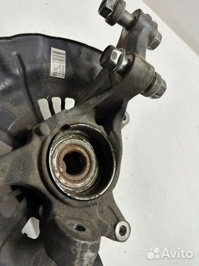 Цапфа со ступицей передняя левая Toyota Camry