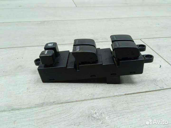 Блок управления стеклоочистителем передний левый