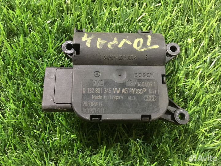 Моторчик заслонки печки Volkswagen Jetta V