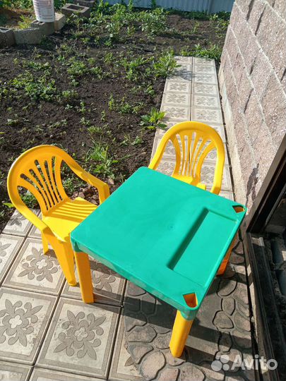 Детский стол и стул