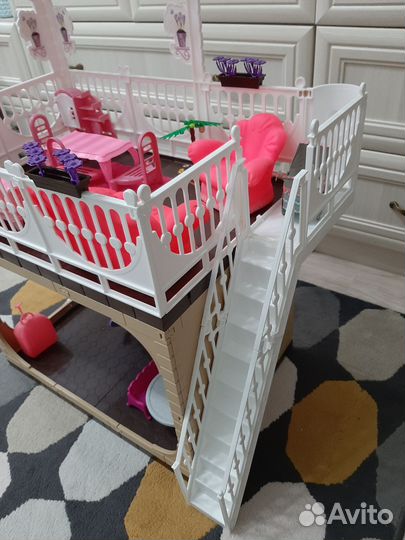 Кукольный домик с мебелью