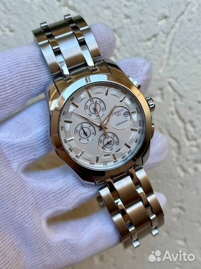 Часы Tissot Couturier Chronograph на браслете
