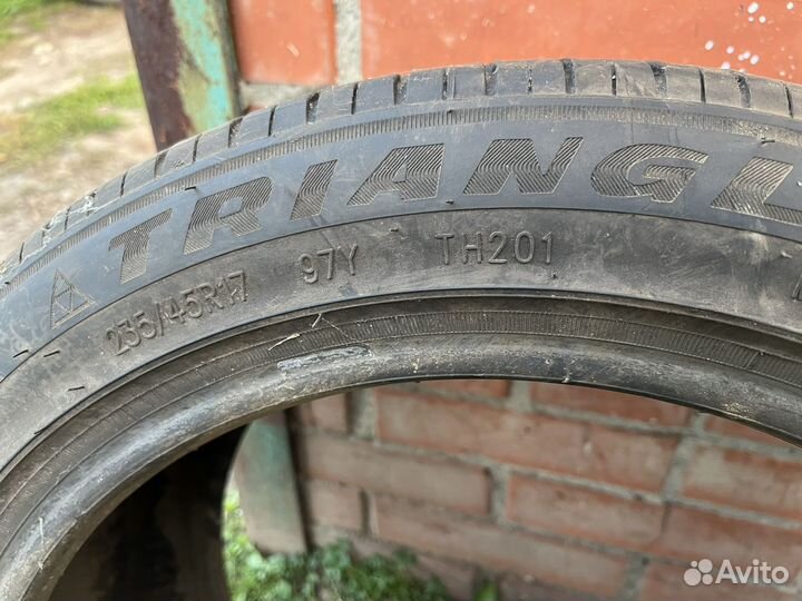 Triangle TH201 23.5/45 R17
