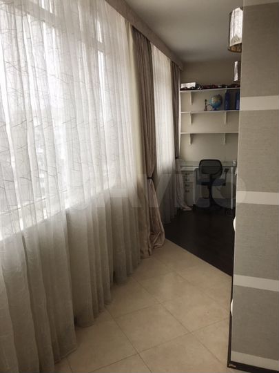 2-к. квартира, 76 м², 8/10 эт.