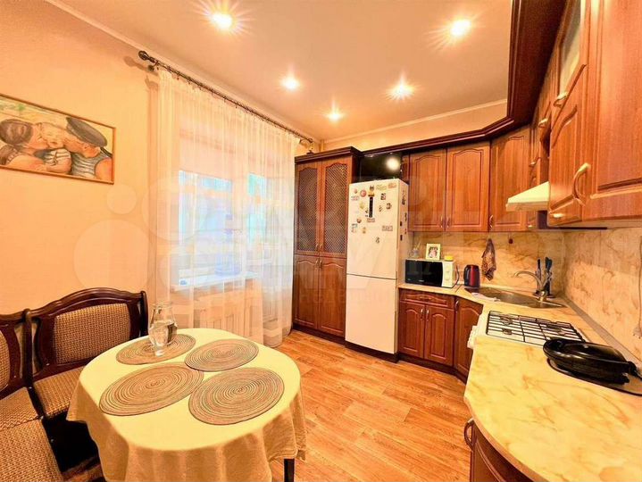 2-к. квартира, 60 м², 2/4 эт.