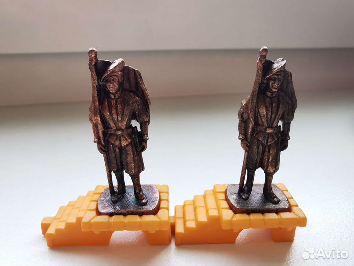 Швейцарская гвардия солдатики киндер 90е