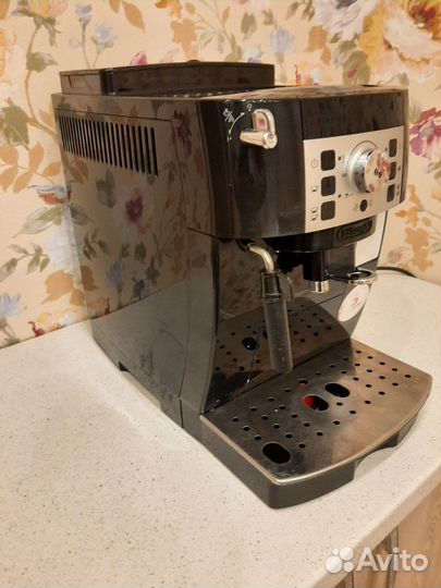 Кофемашина delonghi magnifica s