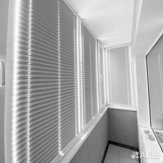 Жалюзи горизонтальные на мансардные окна