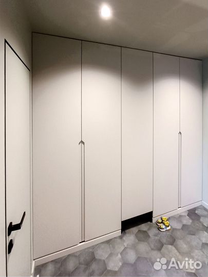 Шкаф без ручек