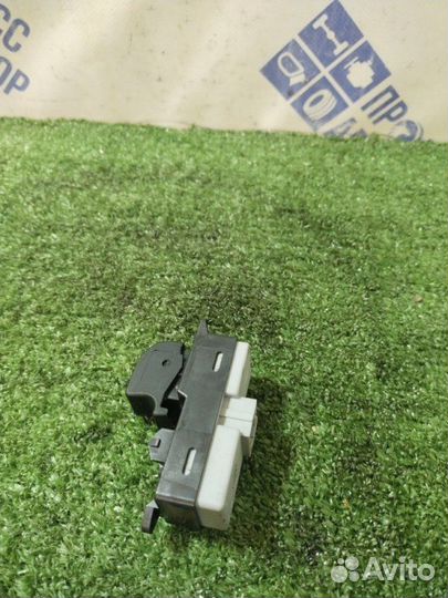 Кнопка стеклоподъемника задняя правая Great Wall