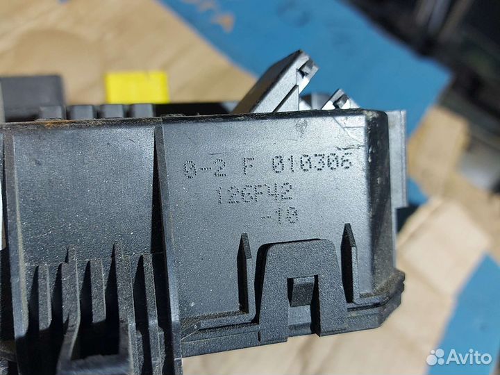 Блок предохранителей и реле (Opel Astra)