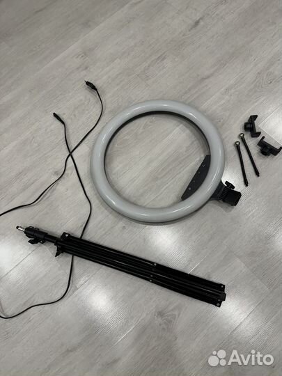 Кольцевая светодиодная лампа со штативом