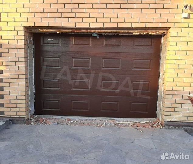 Секционные ворота