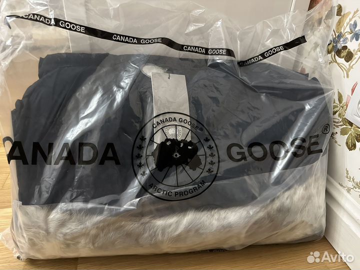 Пуховик зимняя Canada goose M/L