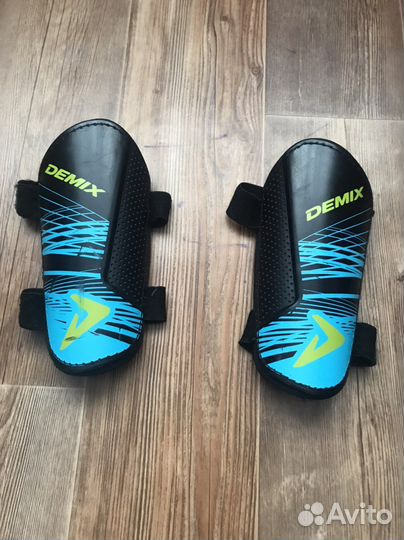 Щитки футбольные детские