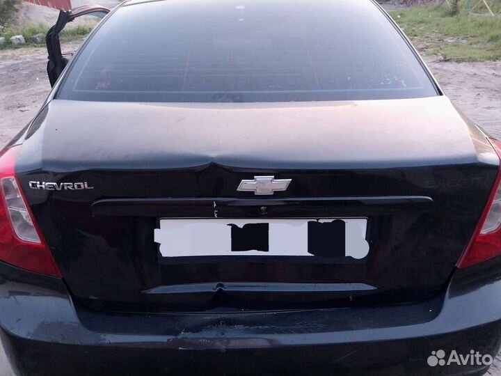 Крышка багажника Chevrolet Lacetti после дтп вмят