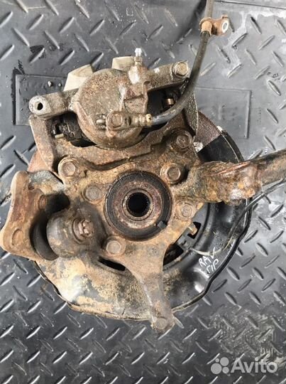 Тойота Рав4 кулак ступица правая сторона