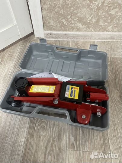 Домкрат гидравлический подкатной