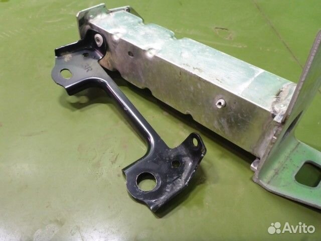 Кронштейн усилителя переднего бампера правый Toyota Rav-4 с 2019г