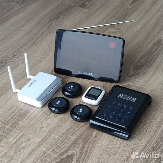 Кнопка вызова официанта, часы, табло, пуль, репите