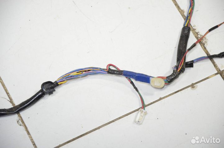 Проводка двери задняя левая Toyota Sequoia UCK45