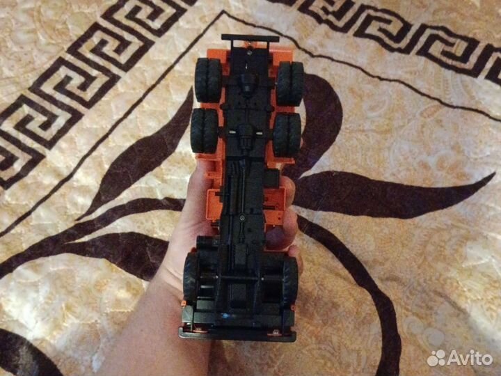 Игрушечный камаз бетономешалка