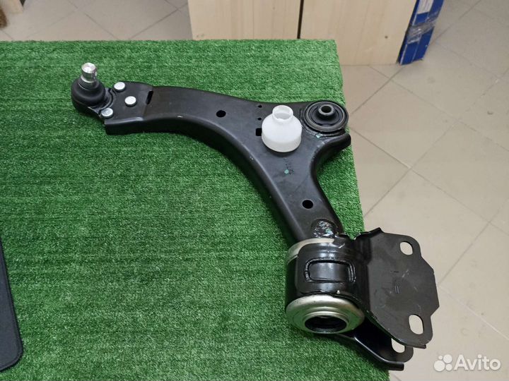 Рычаг передний левый Volvo XC70 II (2007-2016г)