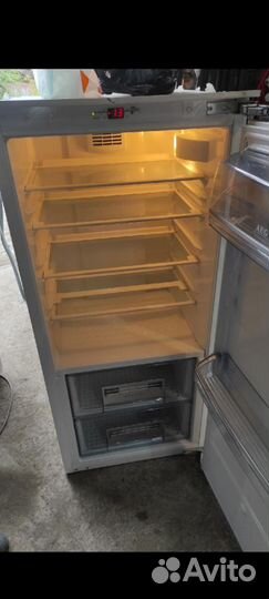 Встраиваемый холодильник aeg