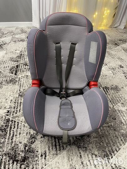 Автомобильное кресло