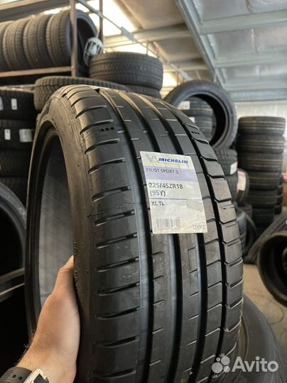 Michelin Pilot Sport 5 225/45 R18 95Y