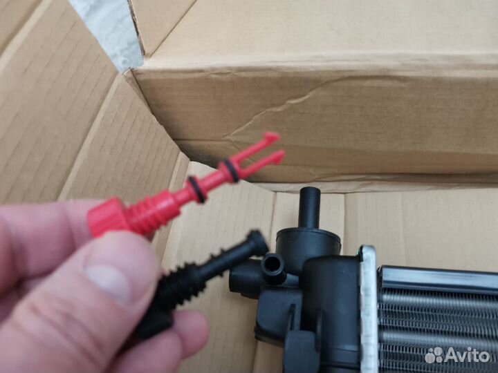 Радиатор усиленный Опель Астра Н Зафира Б МКПП